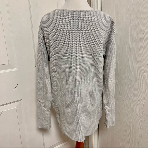 Cabi V Pullover Sweater 3531 I4 - Picture 5 of 8